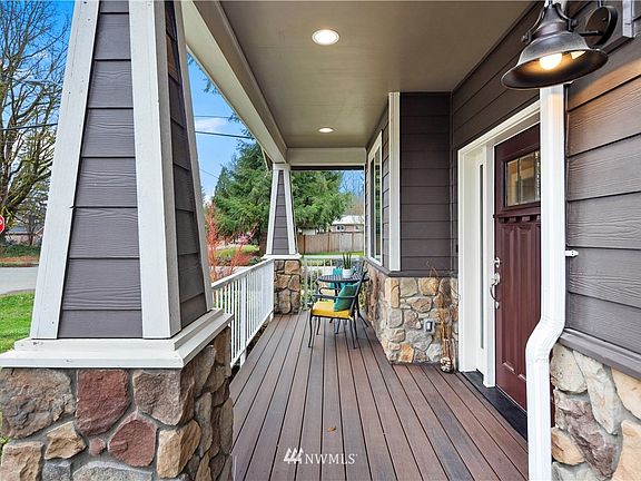 Lovely covered porch.