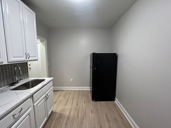 3rd image of 166 Harrison Ave #1E