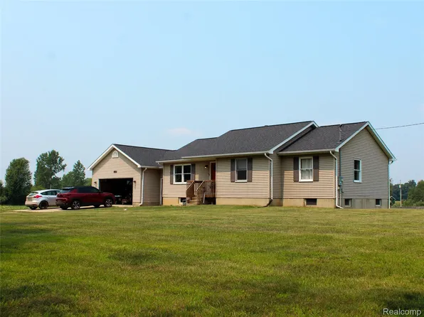 1583 E Lansing Rd, Morrice, MI 48857