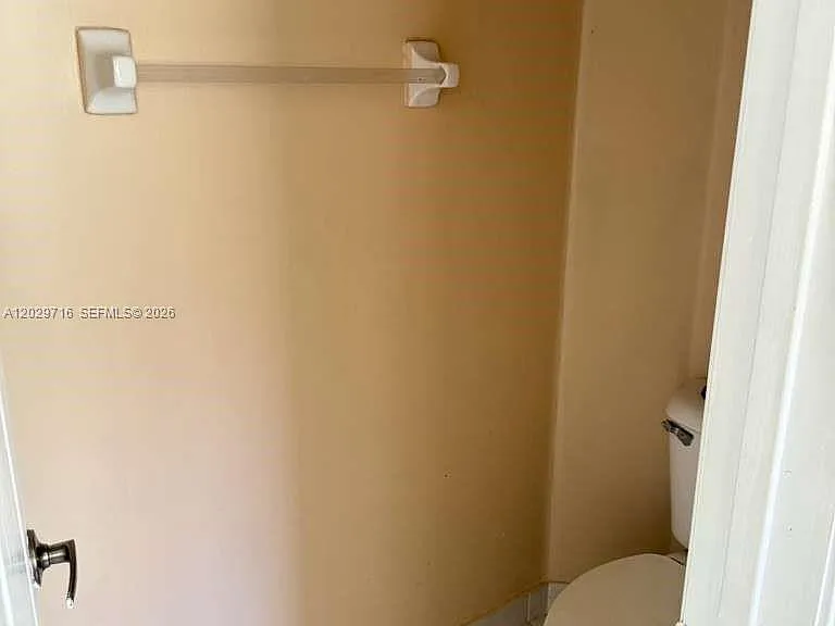3766 NE 9th Ct — Photo 11