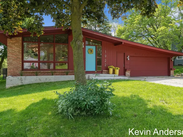 1922 Carlton Ave NE, Grand Rapids, MI 49505