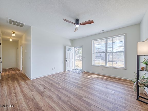 5th image of 2411 Montvale Rd