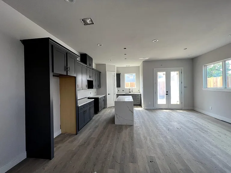 6407 Sidney St — Photo 7