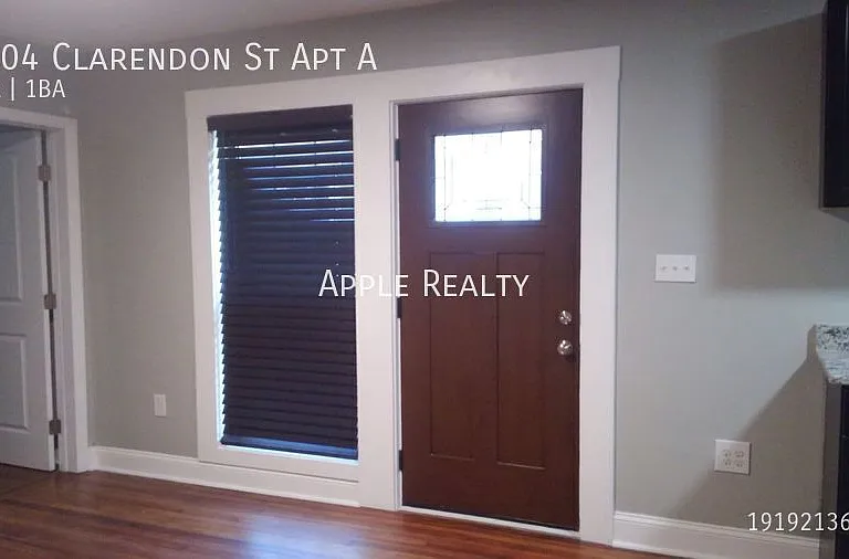 1004 Clarendon St #A — Photo 3