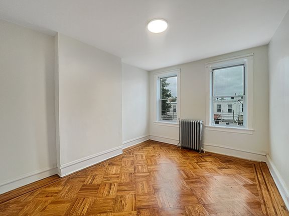 3rd image of 650 44th St Floor 1