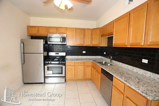 1st image of 3104 W Ainslie St #2E