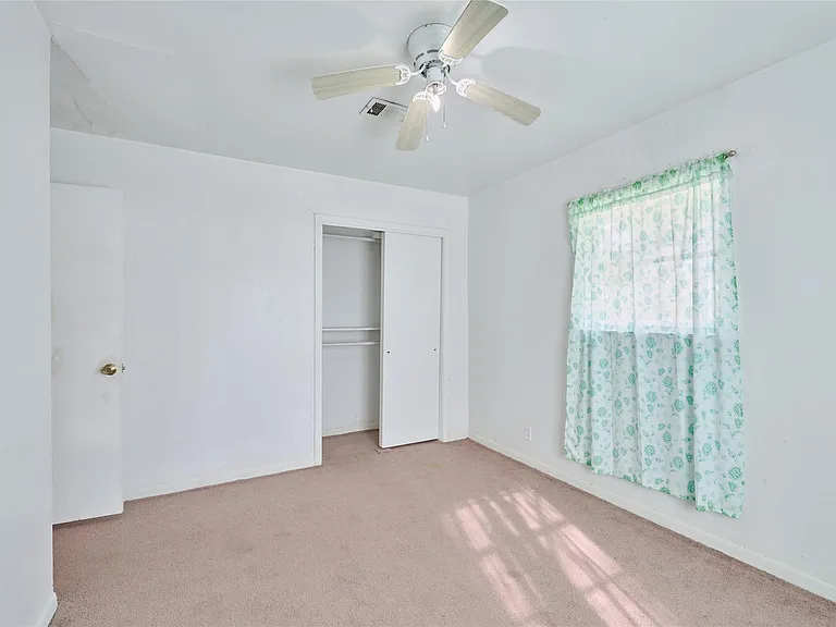 203 Paul Knox St — Photo 27