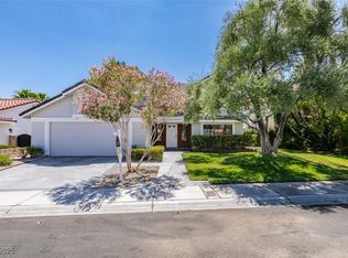 2820 Crystal Bay Dr, Las Vegas, NV 89117