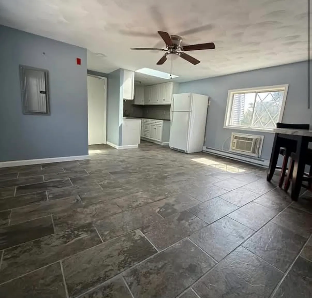 Studio, $1,400 — Photo 1