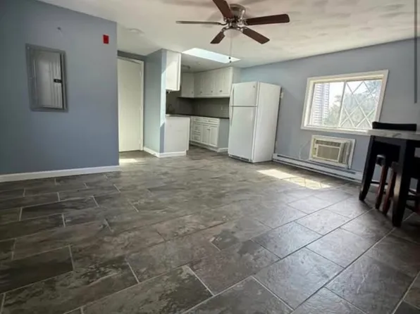 300 Smithfield Rd APT 5, North Providence, RI 02904