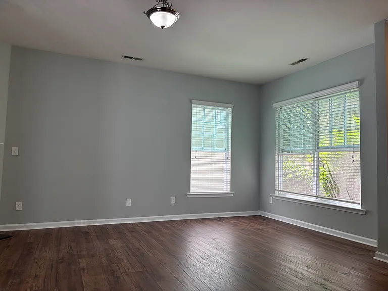 Royal Winchester Dr — Photo 11