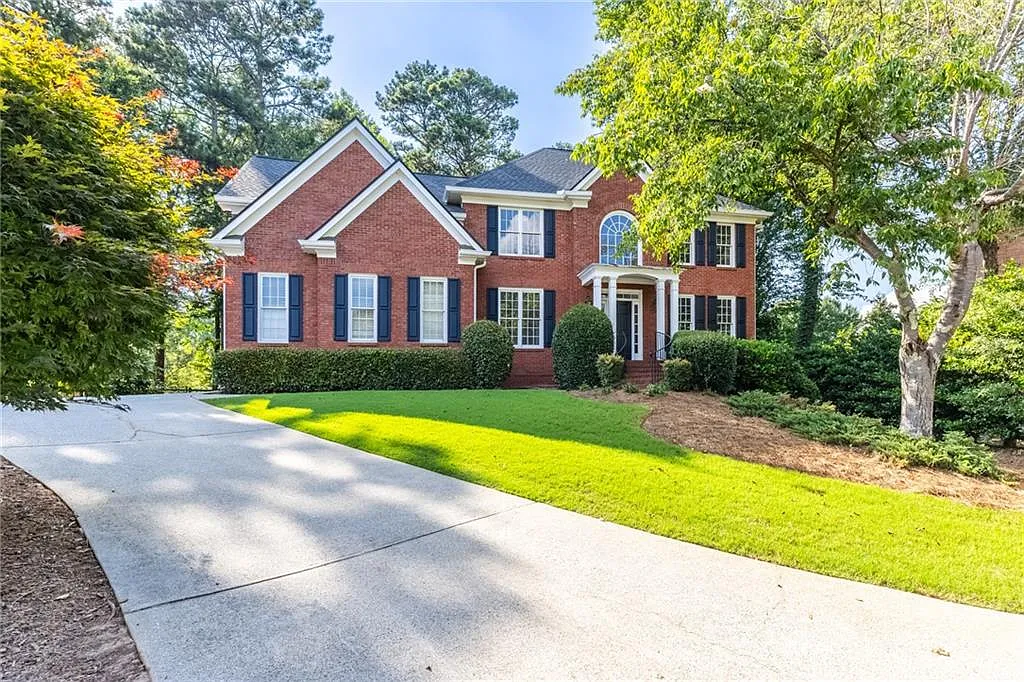 6 bed, 5.0 bath, 5145 sqft, $5,800 — Photo 1