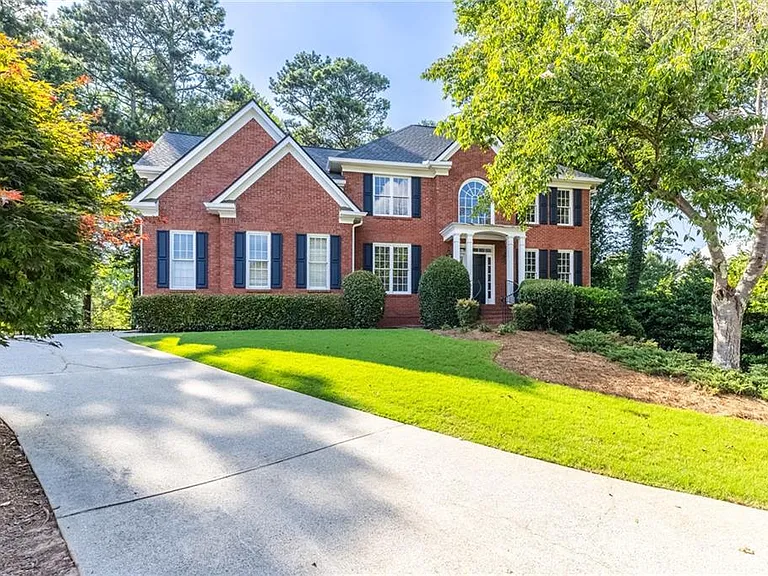 2560 Hamptons Run — Photo 1