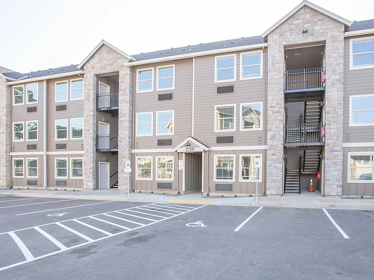 Q1 Apartments — Photo 32