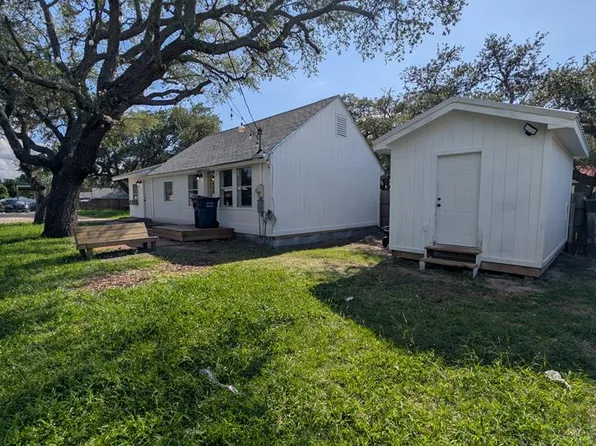 210 Sweet Bay St, Rockport, TX 78382