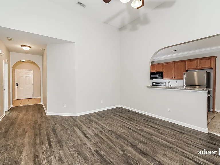 1044 Kerry Dr — Photo 5