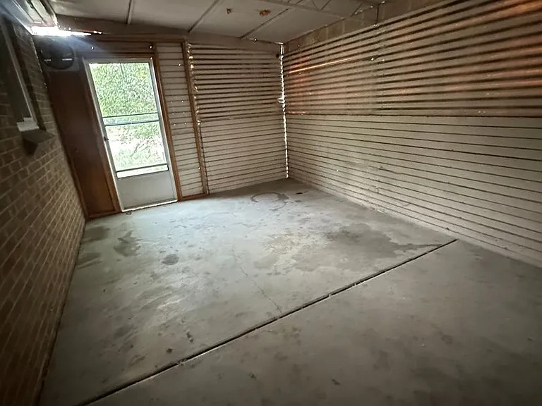1055 Leyden St — Photo 8