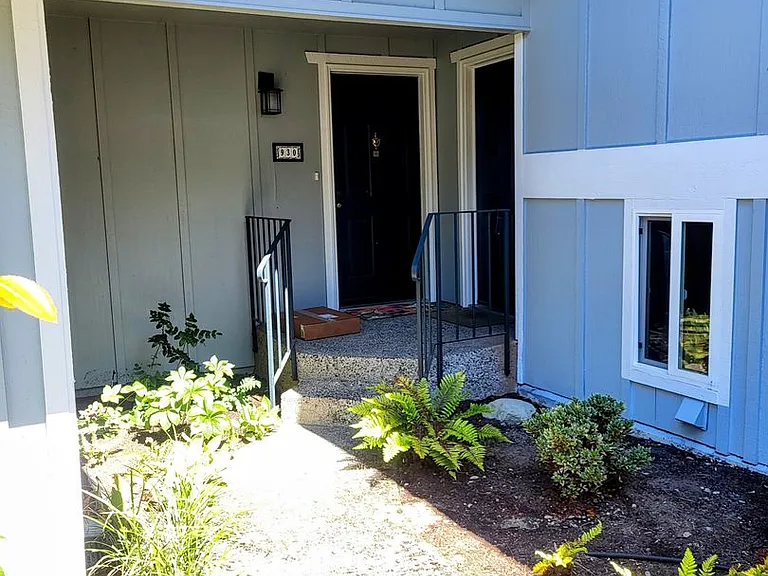928 Blue Heron Ave NE — Photo 2