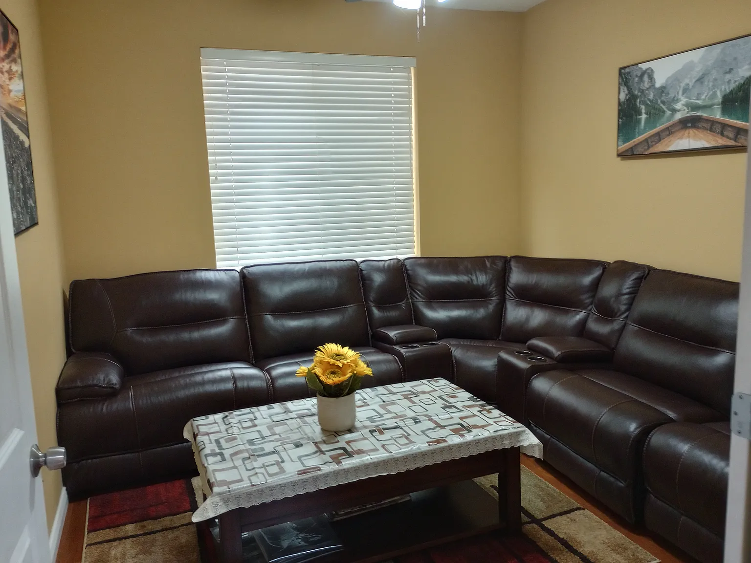 4 bed, 2.5 bath, 2520 sqft, $3,399 — Photo 4
