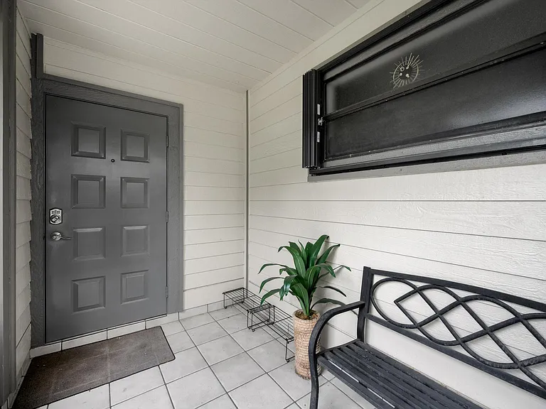 2482 Bedford Mews Dr — Photo 4
