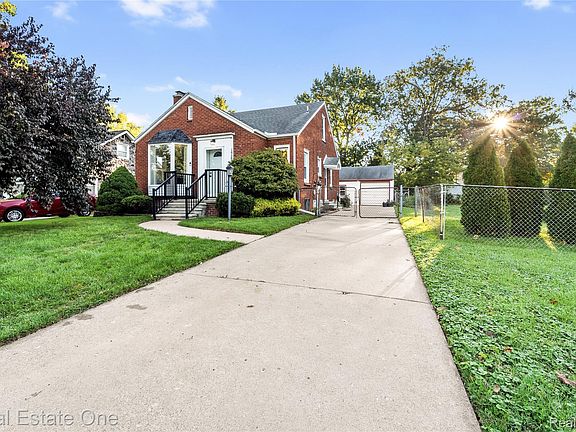 2nd image of 14583 Poplar St