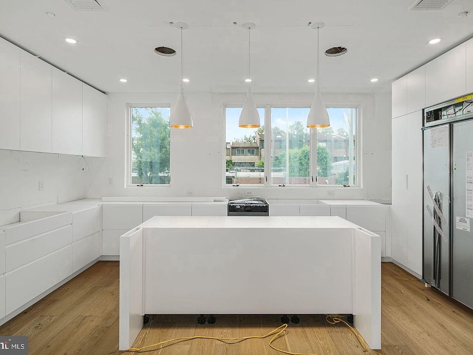 1st image of 2031 Lombard St