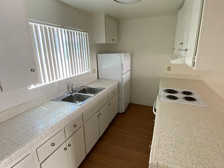 Anniversary Apartments — Photo 10