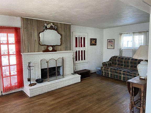 2nd image of 502 E Altgeld St