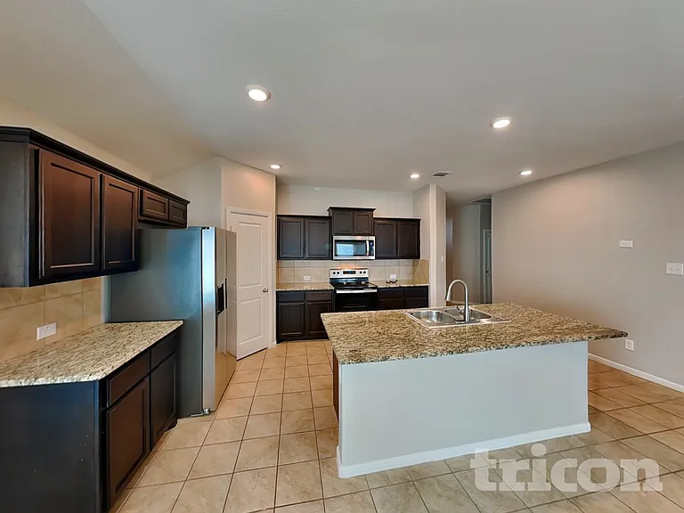 324 Foxhunter St — Photo 4