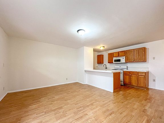 3rd image of 6023 Tujunga Ave
