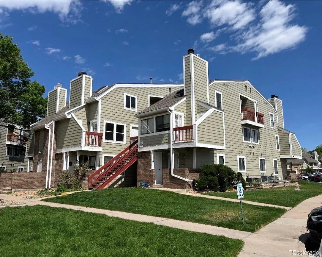 2 bed, 1.0 bath, 933 sqft, $1,550 — Photo 1