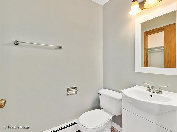 5th image of 922 Marengo Ave APT 1