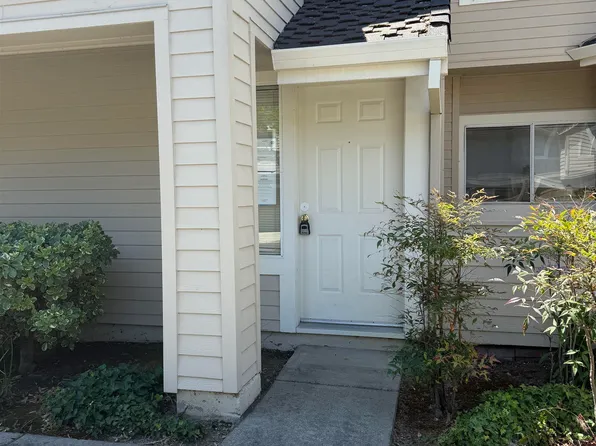 132 Crosswind Ct, Hercules, CA 94547