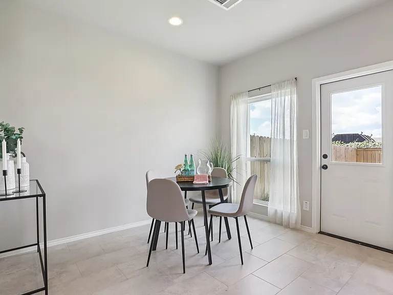 8607 Valentina Way — Photo 7