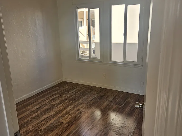 316 Locust Ave — Photo 5