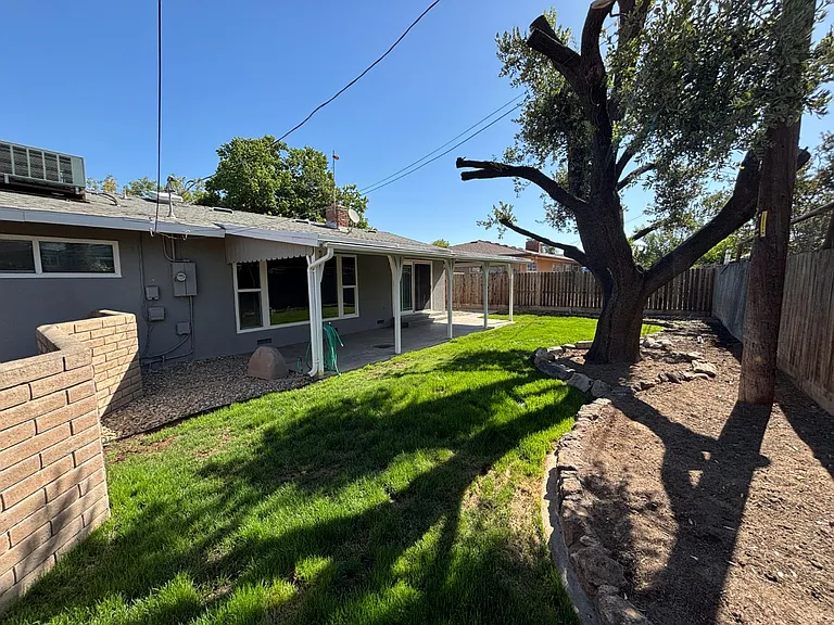 1903 W Fountain Way — Photo 19