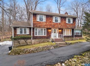 51 Black Oak Ln, Mahwah, NJ 07430