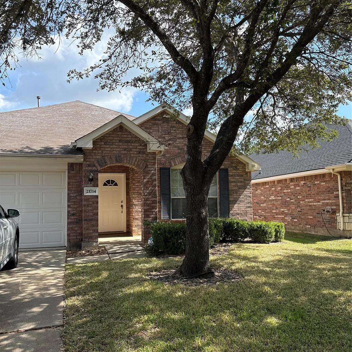 4 bed, 2.0 bath, 1897 sqft, $2,500 — Photo 1