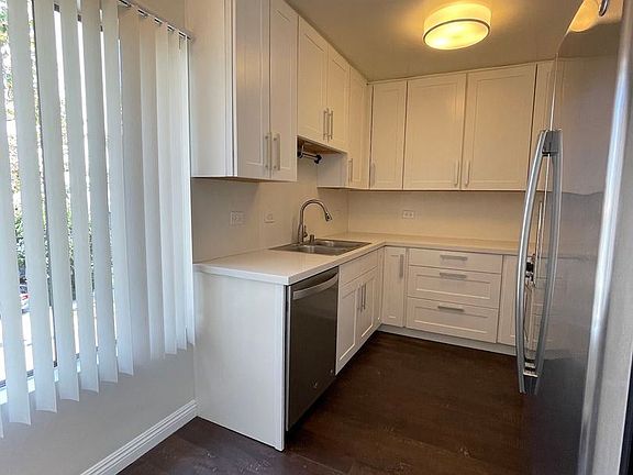 3rd image of 439 S Oakhurst Dr APT 4