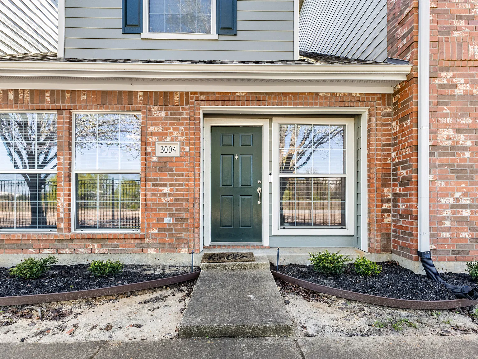 3 bed, 1490 sqft, $2,100 — Photo 1