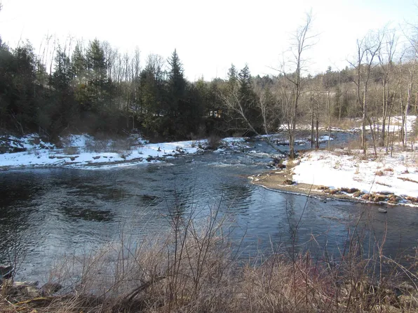 512 Clyde Street, Newport City, VT 05822