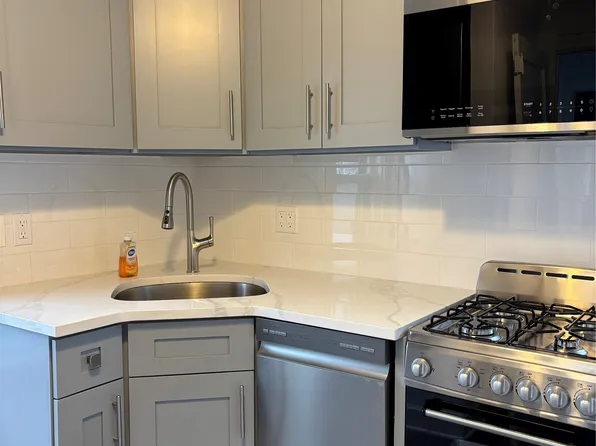 225 Lexington Ave, Oyster Bay, NY 11771