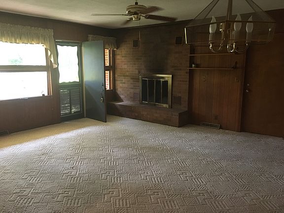 Family room-gas fireplace 