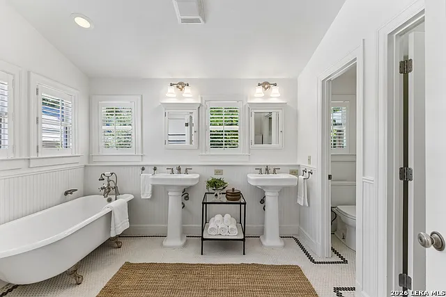 120 Lamont Ave — Photo 31