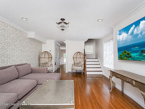 5th image of 80 Harris Ln
