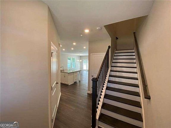 2nd image of 3343 Park Pointe Cir