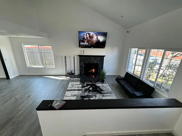 2242 Gregory Ave — Photo 7