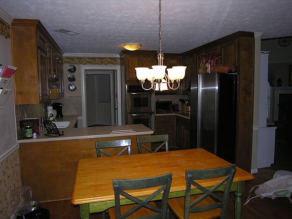 Eat In Kitchen W/SS Appl