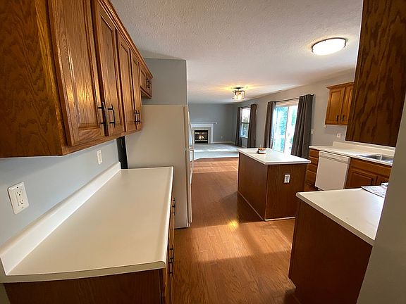 2nd image of 21 Twin Lakes Dr