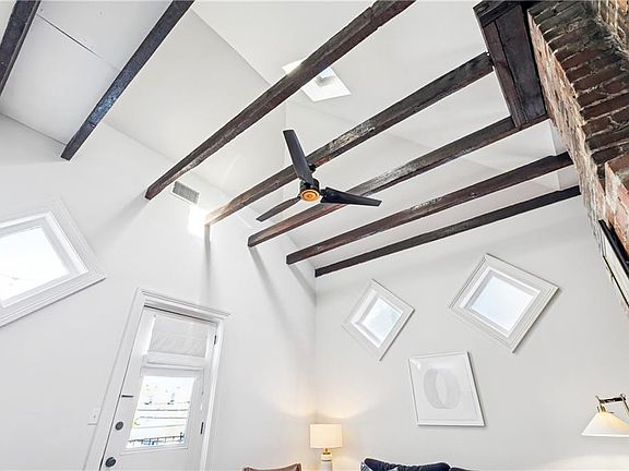 3rd image of 1402 Prytania St Unit 3C